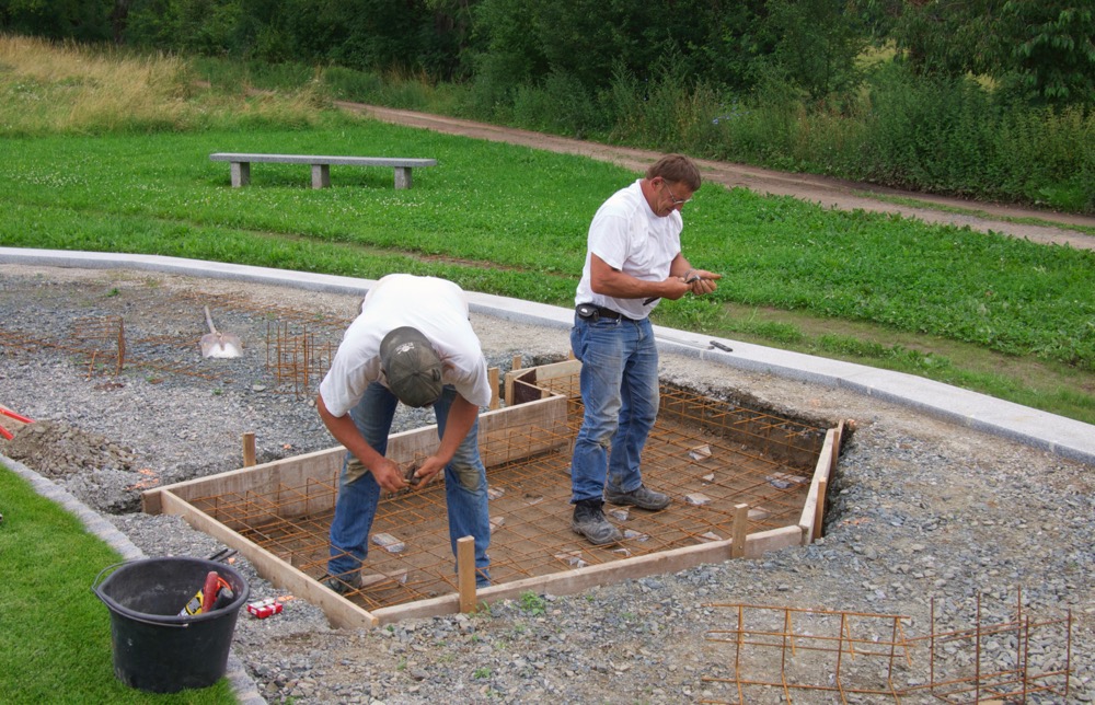 Construction of foundation for stones in the ring